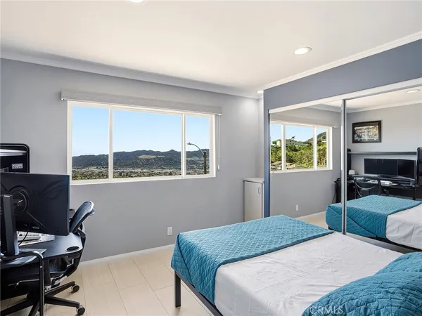 $2,299,992 | 1426 East Tujunga Avenue, Burbank, CA 91501