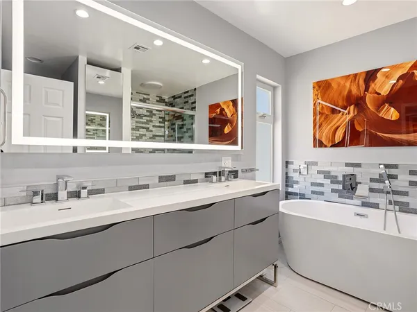 $2,299,992 | 1426 East Tujunga Avenue, Burbank, CA 91501