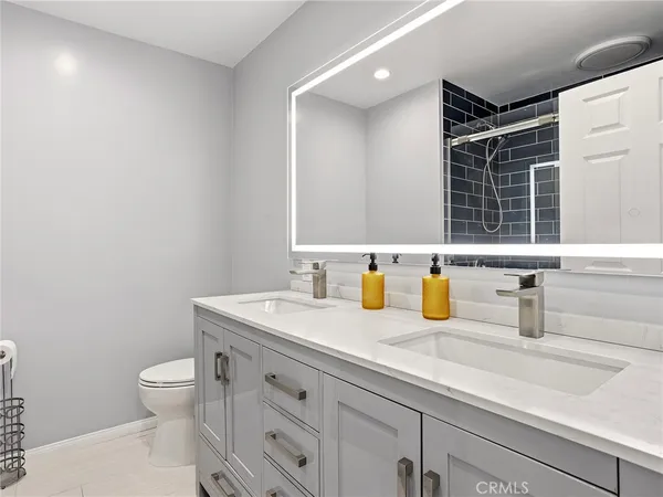 $2,299,992 | 1426 East Tujunga Avenue, Burbank, CA 91501