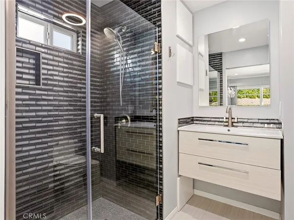$2,299,992 | 1426 East Tujunga Avenue, Burbank, CA 91501