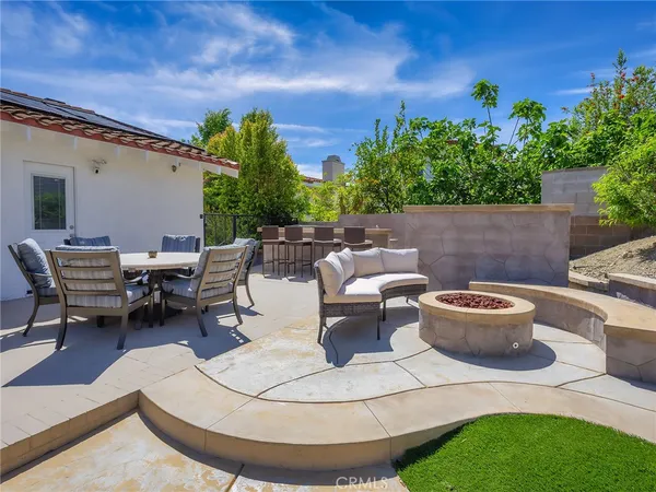 $2,299,992 | 1426 East Tujunga Avenue, Burbank, CA 91501