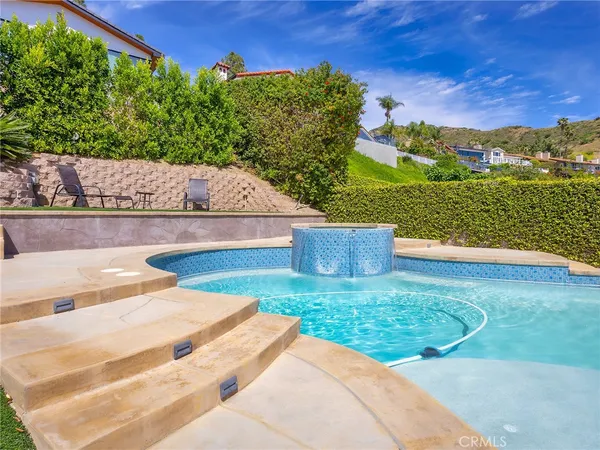 $2,299,992 | 1426 East Tujunga Avenue, Burbank, CA 91501