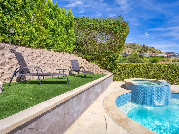 $2,299,992 | 1426 East Tujunga Avenue, Burbank, CA 91501