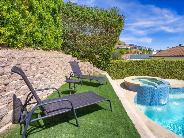 $2,299,992 | 1426 East Tujunga Avenue, Burbank, CA 91501