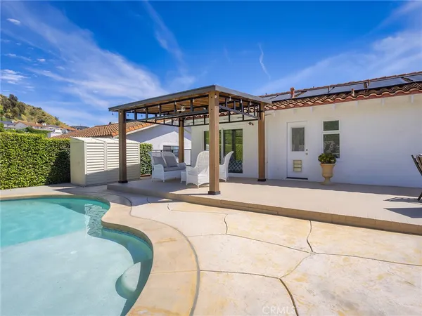 $2,299,992 | 1426 East Tujunga Avenue, Burbank, CA 91501