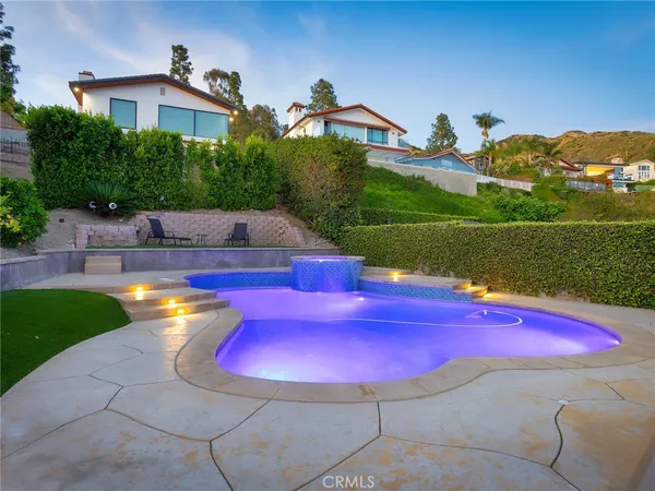 $2,299,992 | 1426 East Tujunga Avenue, Burbank, CA 91501