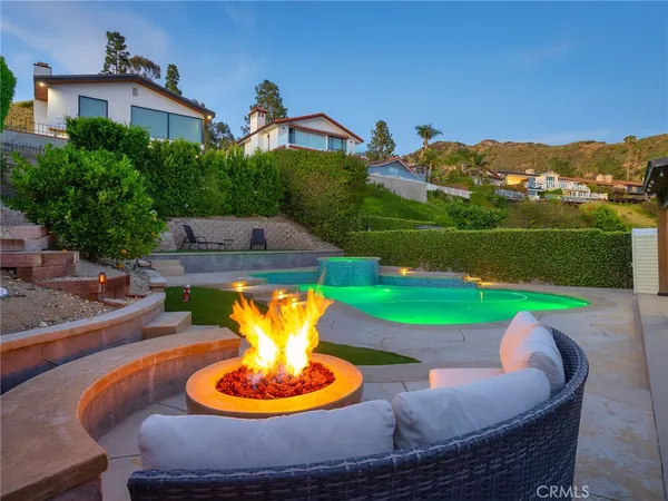 $2,299,992 | 1426 East Tujunga Avenue, Burbank, CA 91501