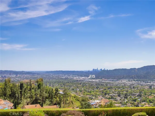 $2,299,992 | 1426 East Tujunga Avenue, Burbank, CA 91501