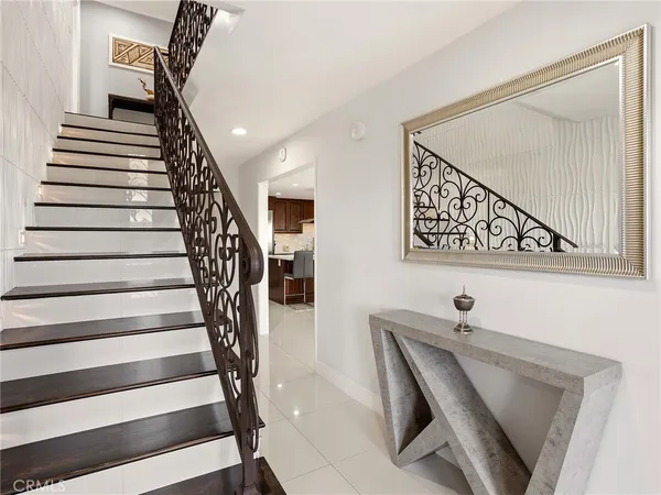 $2,299,992 | 1426 East Tujunga Avenue, Burbank, CA 91501