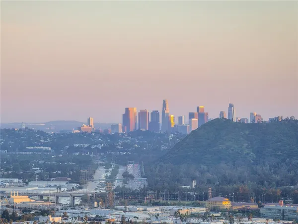 $2,299,992 | 1426 East Tujunga Avenue, Burbank, CA 91501