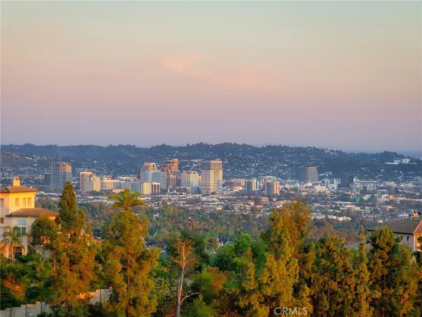 $2,299,992 | 1426 East Tujunga Avenue, Burbank, CA 91501