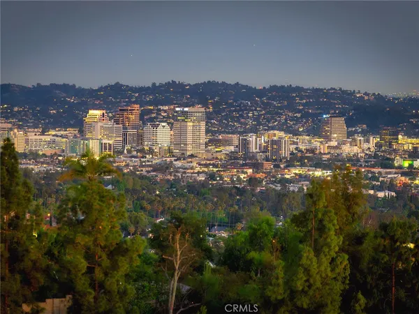 $2,299,992 | 1426 East Tujunga Avenue, Burbank, CA 91501