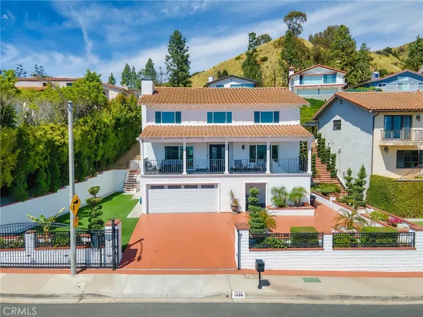 $2,299,992 | 1426 East Tujunga Avenue, Burbank, CA 91501