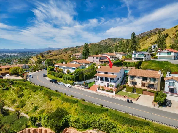 $2,299,992 | 1426 East Tujunga Avenue, Burbank, CA 91501