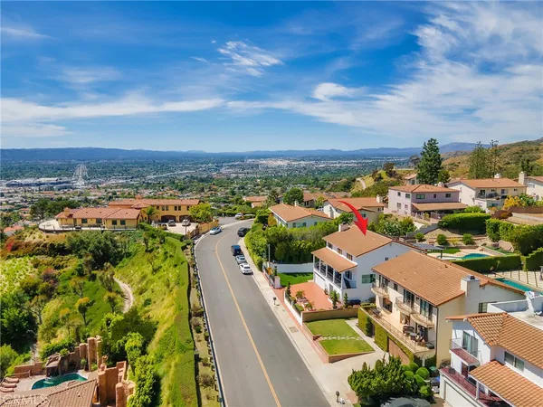 $2,299,992 | 1426 East Tujunga Avenue, Burbank, CA 91501