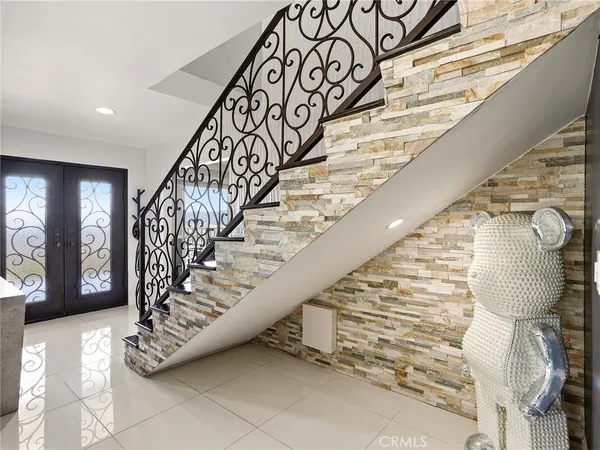 $2,299,992 | 1426 East Tujunga Avenue, Burbank, CA 91501