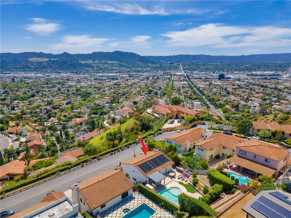 $2,299,992 | 1426 East Tujunga Avenue, Burbank, CA 91501
