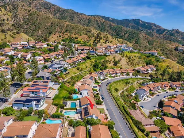 $2,299,992 | 1426 East Tujunga Avenue, Burbank, CA 91501
