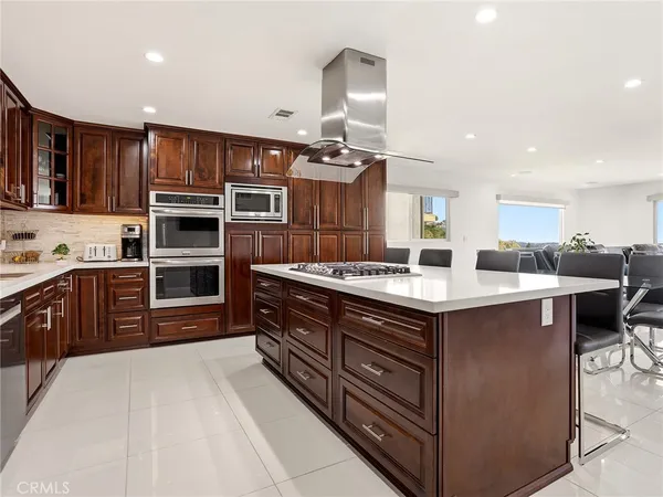 $2,299,992 | 1426 East Tujunga Avenue, Burbank, CA 91501
