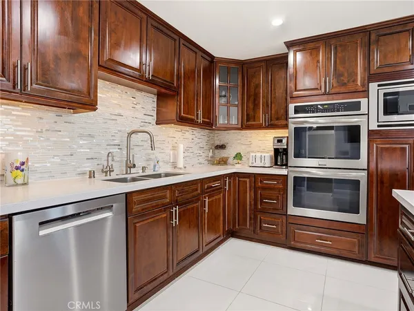 $2,299,992 | 1426 East Tujunga Avenue, Burbank, CA 91501