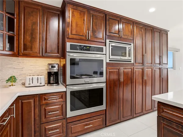 $2,299,992 | 1426 East Tujunga Avenue, Burbank, CA 91501