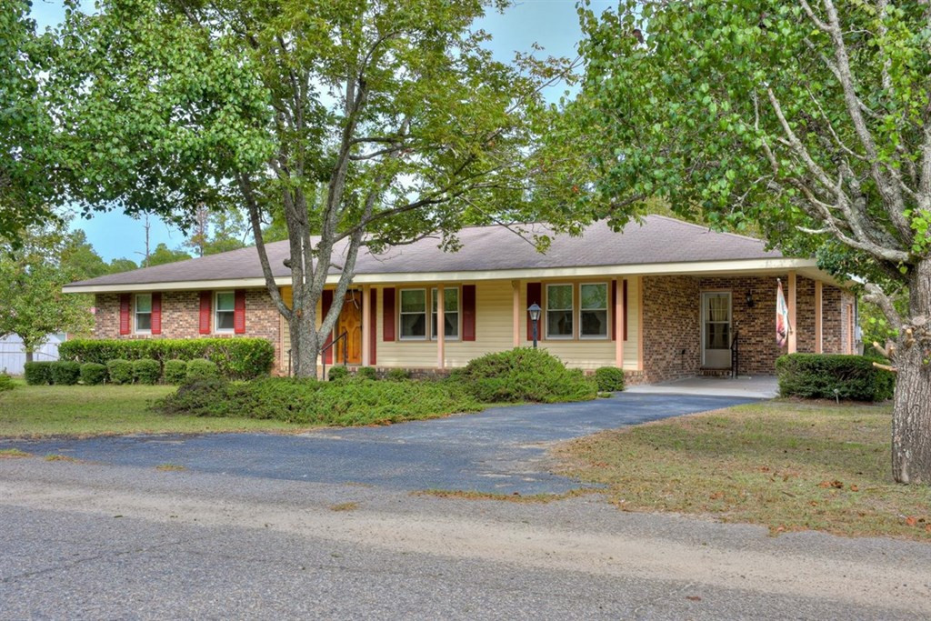 280 Marcia Street Williston, SC 29853 - Photo 2 of 33