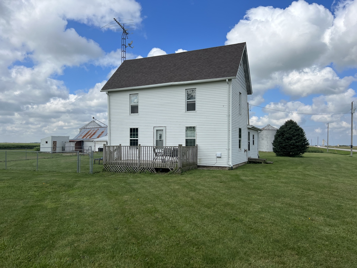 1695 Highway 116 Kempton, IL 60946 - Photo 1 of 12 a view of a house with a yard