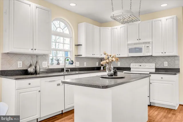 $579,900 | 7 Stirling Drive, Newark, DE 19702