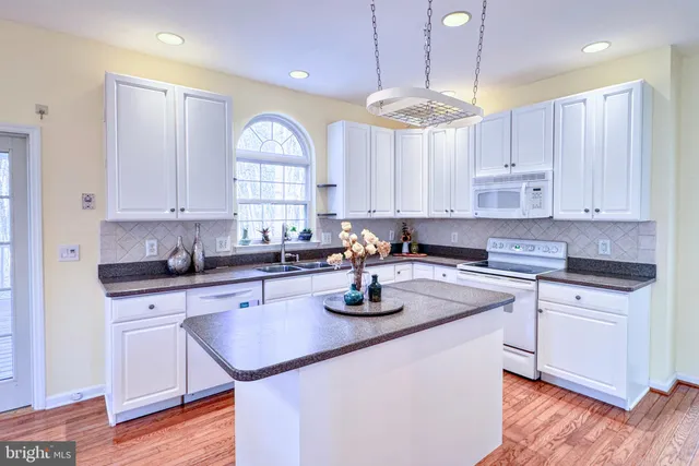 $579,900 | 7 Stirling Drive, Newark, DE 19702