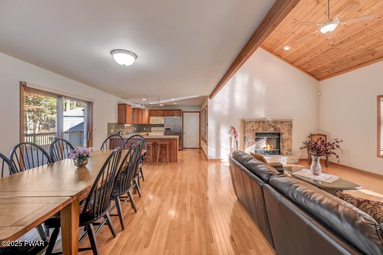 2124 Oaktree Lane Bushkill, PA 18324 - Photo 3 of 53