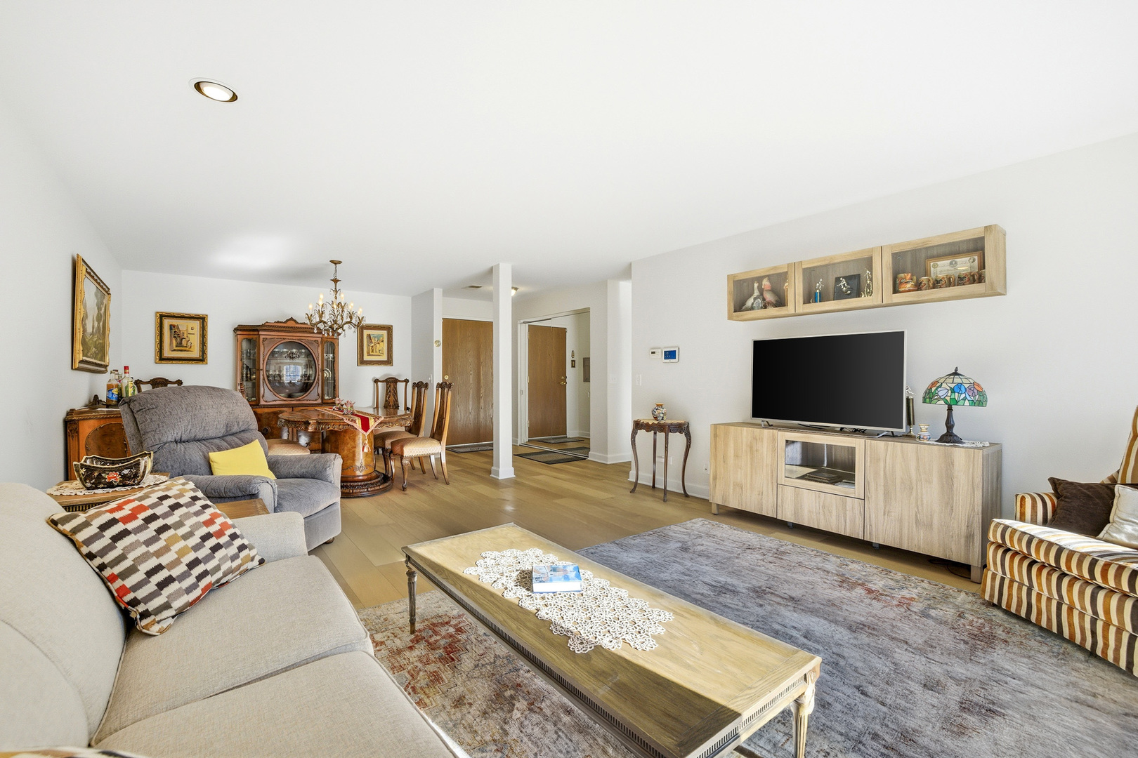 815 Leicester Road, Unit 109 Elk Grove Village, IL 60007 - Photo 3 of 31