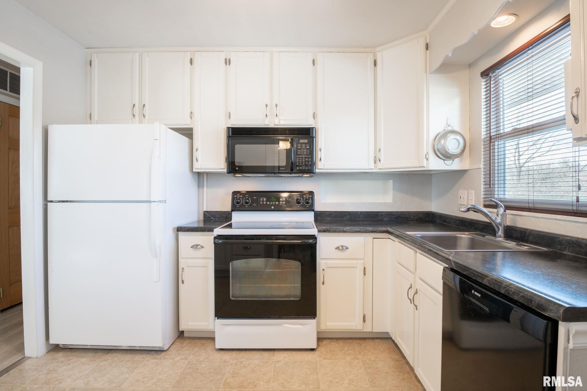 6320 North Hamilton Road Peoria, IL 61614 - Photo 9 of 34 Gallery Image 9