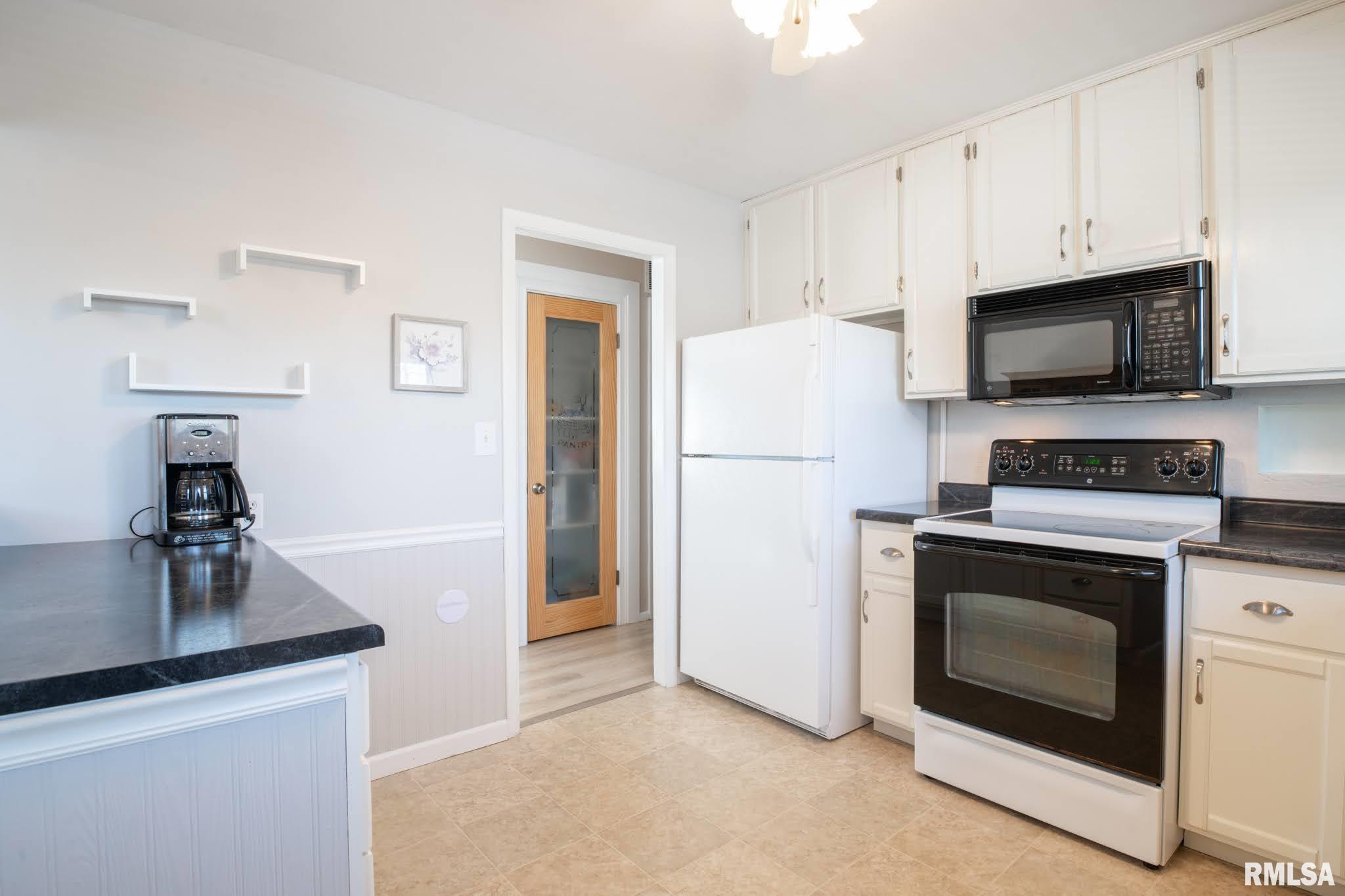 6320 North Hamilton Road Peoria, IL 61614 - Photo 10 of 34 Gallery Image 10