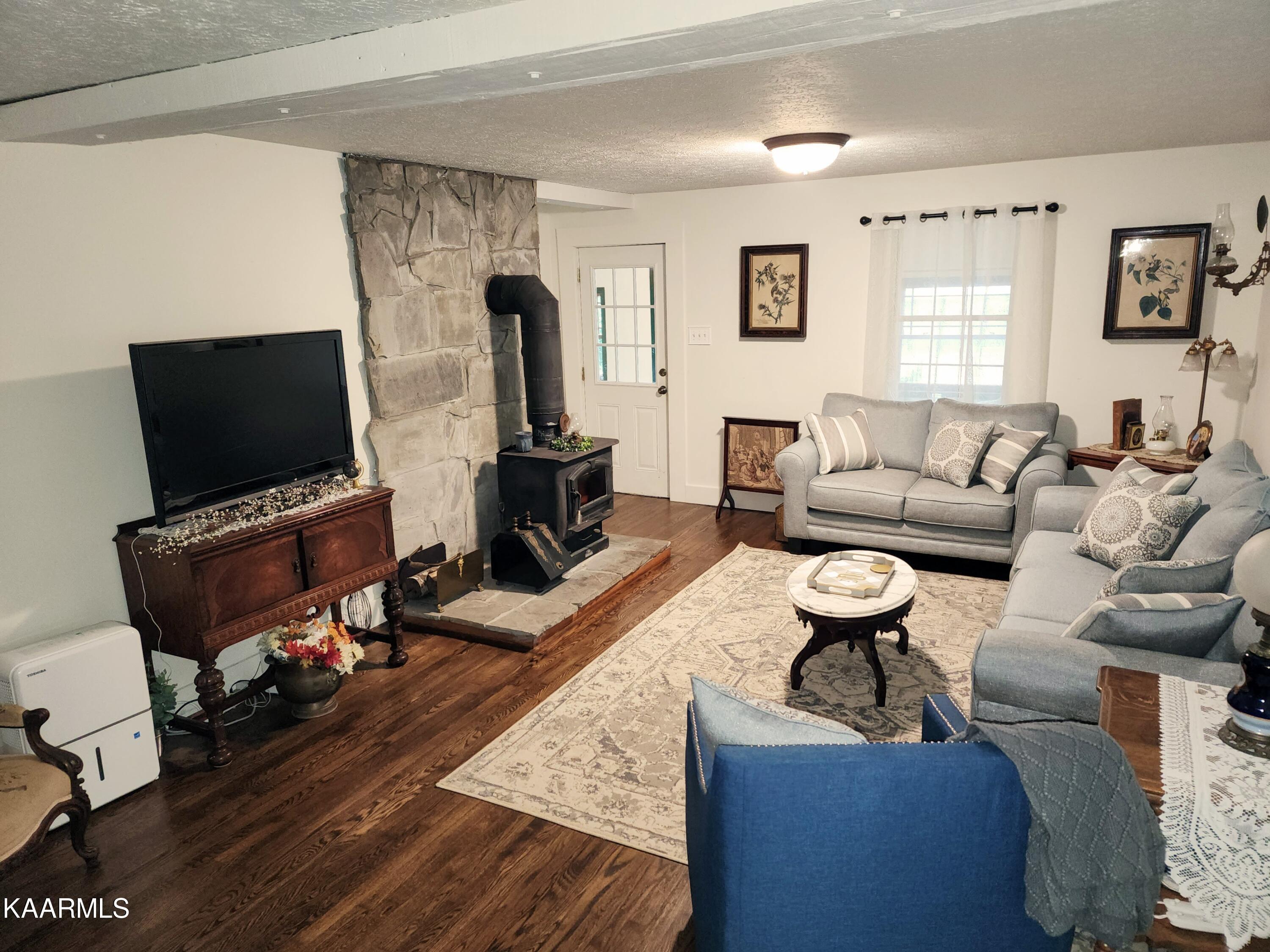 424 Poplar Springs Road Kingston, TN 37763 - Photo 28 of 59 Living Room