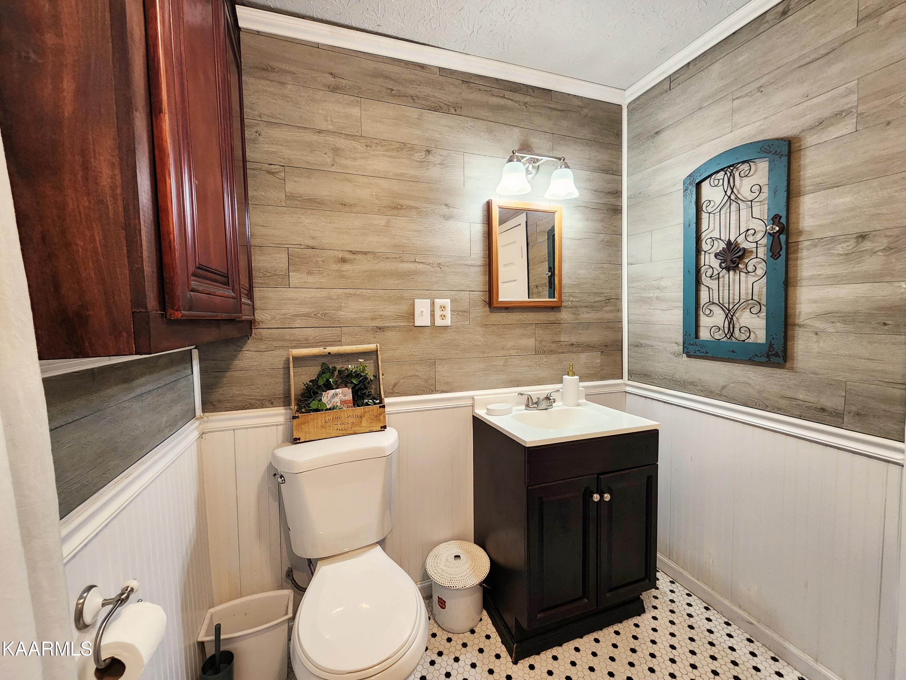424 Poplar Springs Road Kingston, TN 37763 - Photo 35 of 59 Full Bath