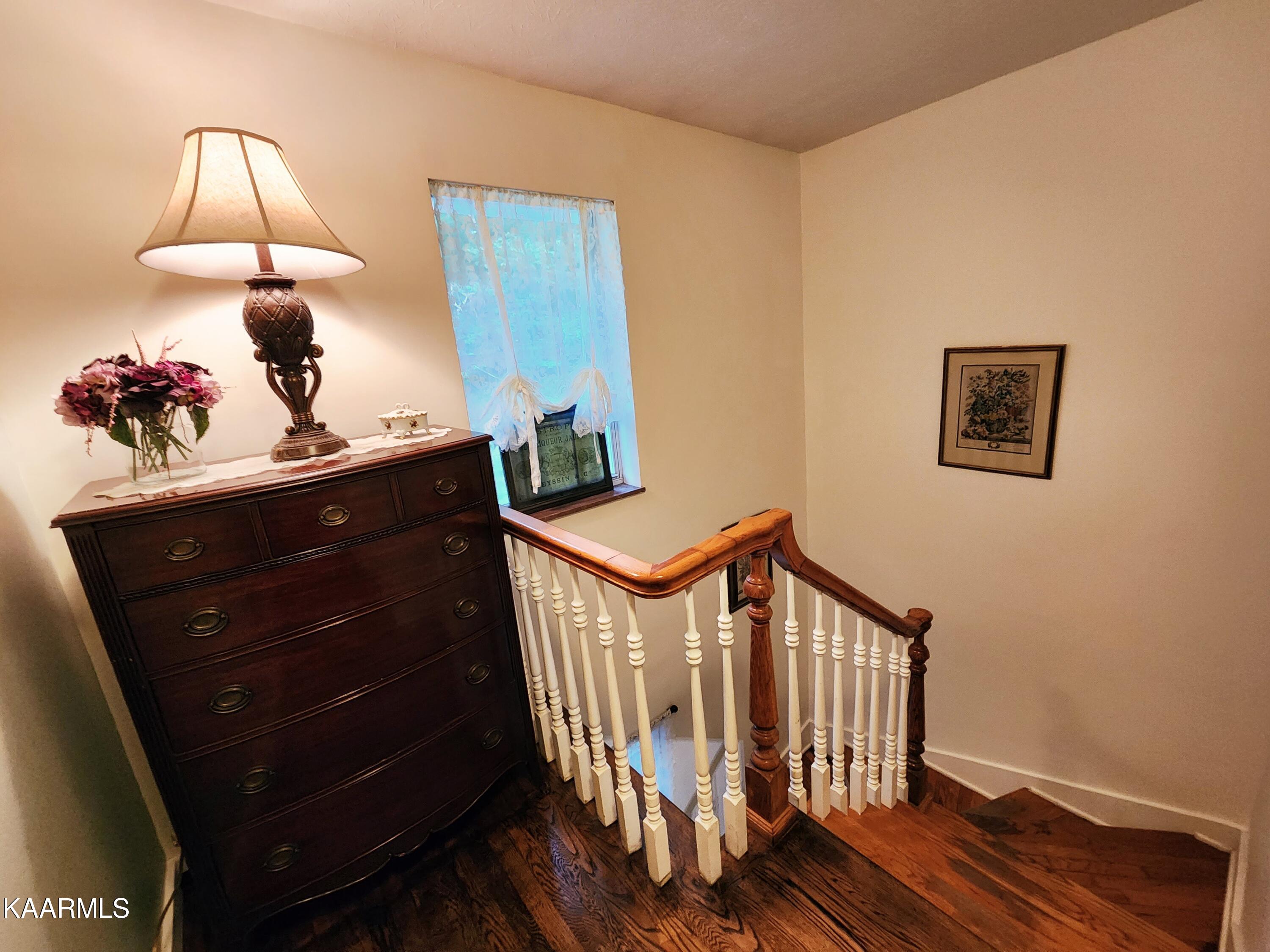 424 Poplar Springs Road Kingston, TN 37763 - Photo 37 of 59 Stairwell