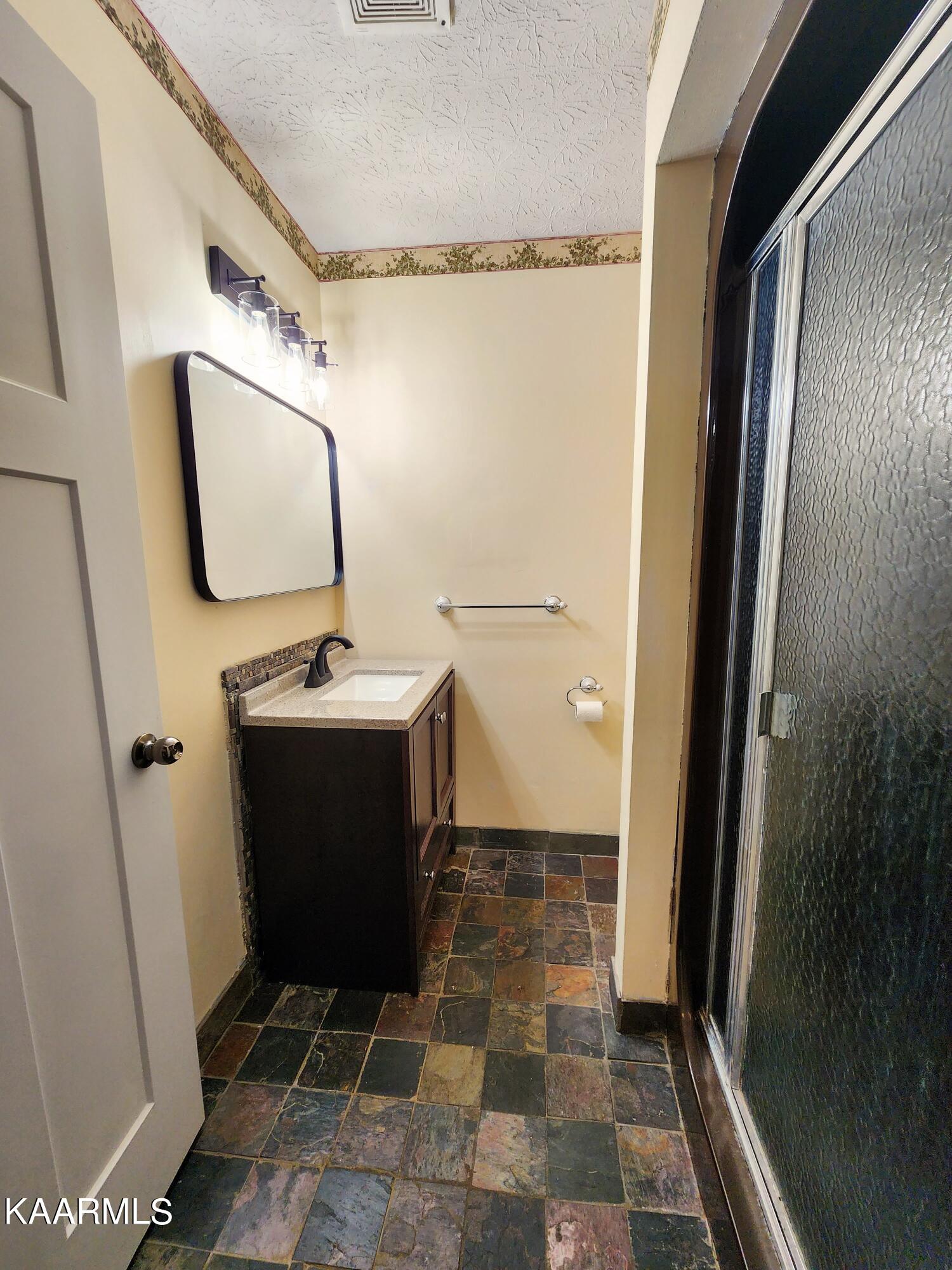 424 Poplar Springs Road Kingston, TN 37763 - Photo 43 of 59 Full Bathroom