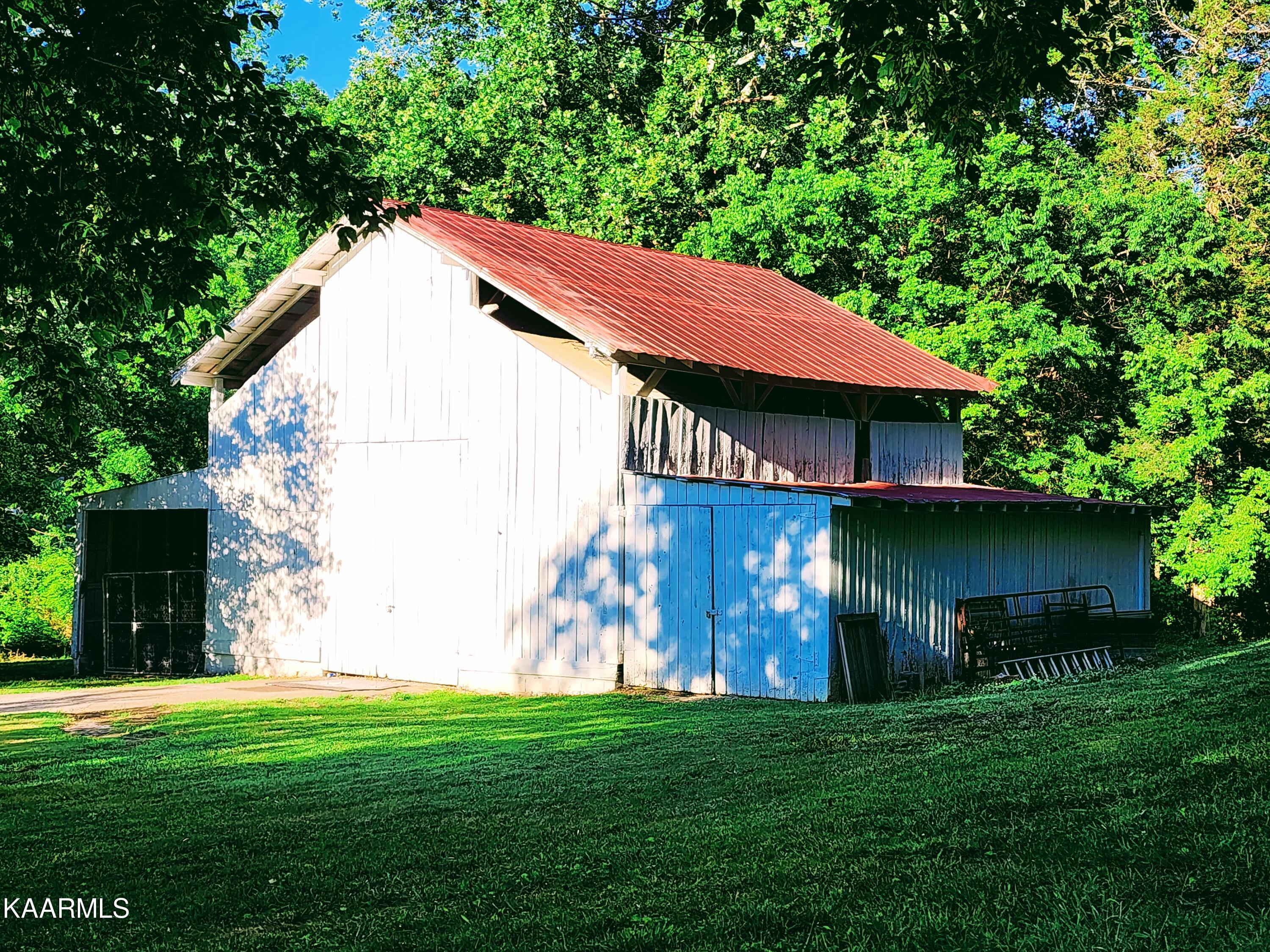 424 Poplar Springs Road Kingston, TN 37763 - Photo 5 of 59 Barn