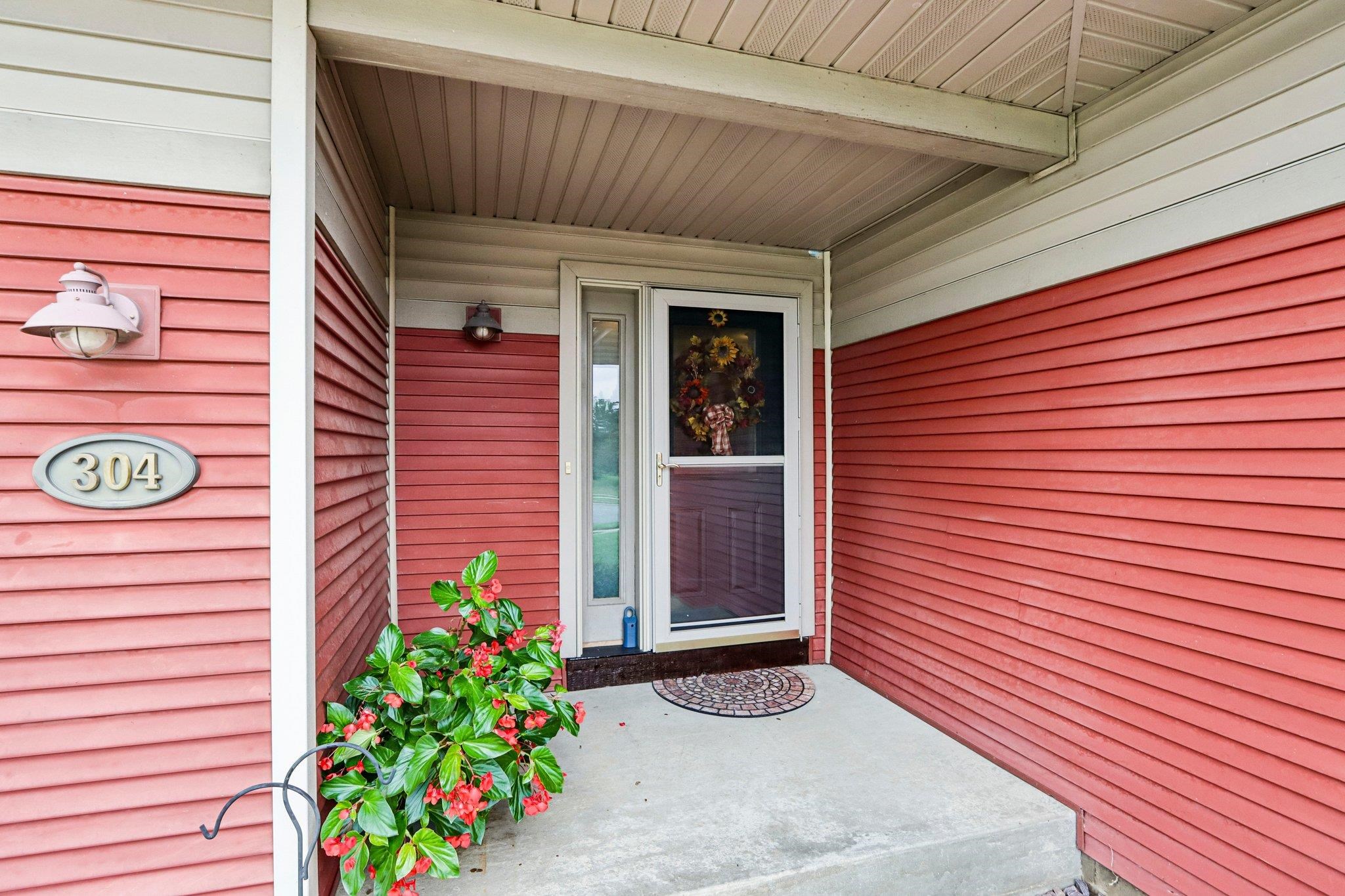 304 4th Street Brooklyn, WI 53521 - Photo 4 of 72 Gallery Image 4