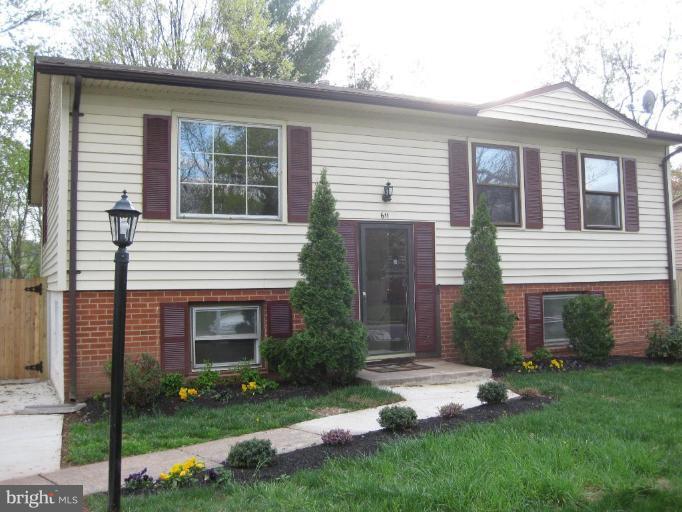 611 Poplar Road Sterling, VA 20164 - Photo 1 of 18 Exterior (Main)