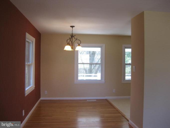 611 Poplar Road Sterling, VA 20164 - Photo 10 of 18 Dining Area