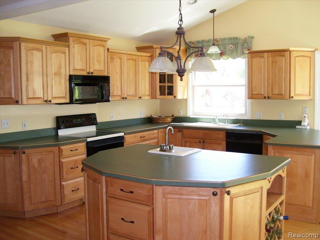 3632 Napier Road Canton, MI 48187 - Photo 5 of 10 KITCHEN 2