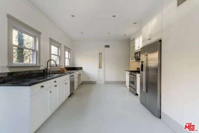 $8,000 | 2027 Canyon Drive, Los Angeles, CA 90068