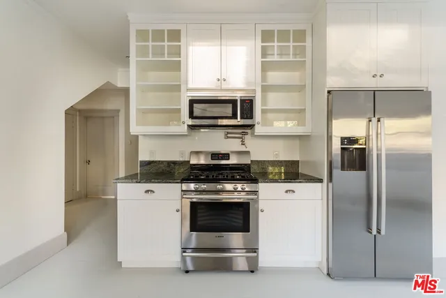 $8,000 | 2027 Canyon Drive, Los Angeles, CA 90068