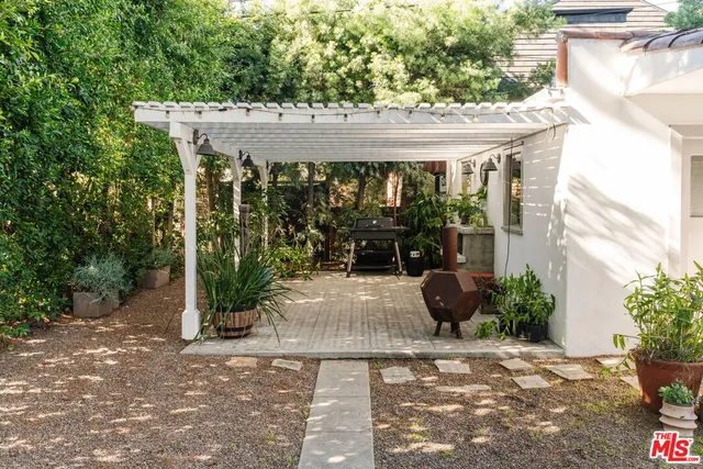 $8,000 | 2027 Canyon Drive, Los Angeles, CA 90068