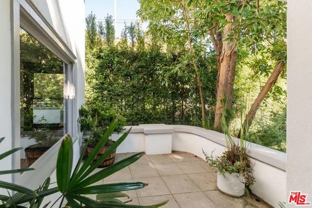 $8,000 | 2027 Canyon Drive, Los Angeles, CA 90068