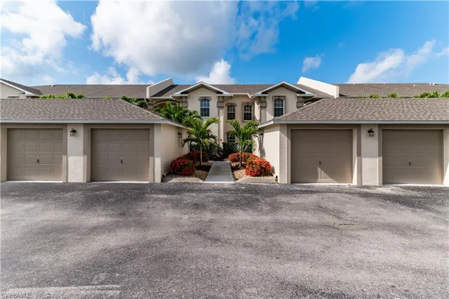 $296,500 | 350 Newport Drive, Unit 1902, Naples, FL 34114