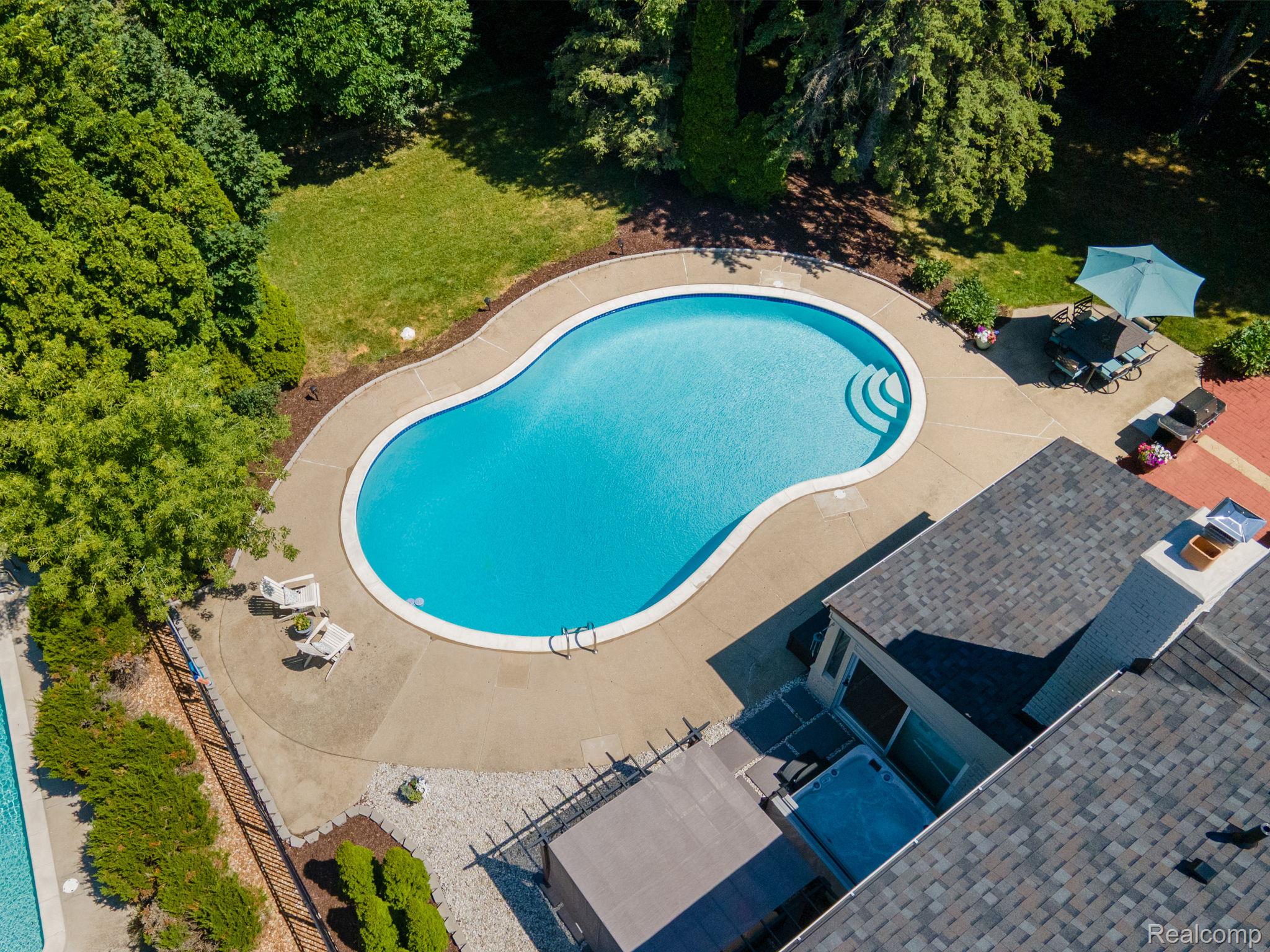 1120 Hackberry Circle Rochester, MI 48309 - Photo 49 of 53 60-web-or-mls-1120 Hackberry Cir-60.jpg