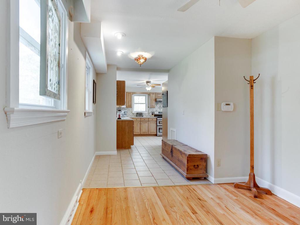 1249 Maple Road Arnold, MD 21012 - Photo 5 of 44 Gallery Image 5