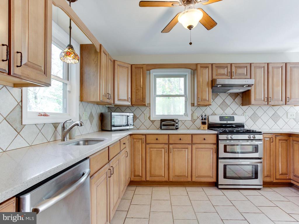 1249 Maple Road Arnold, MD 21012 - Photo 6 of 44 Gallery Image 6
